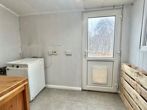 Lean-to Utility Room- click for photo gallery